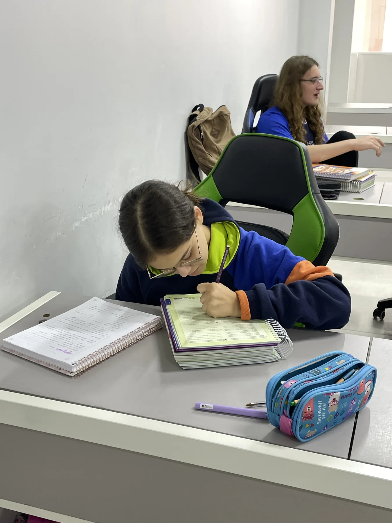 Estudantes participando de atividade prática